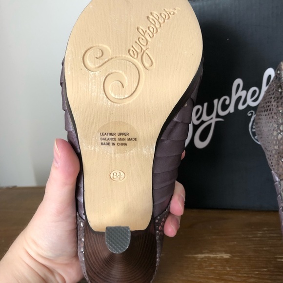 NWT Seychelles Pewter Heels in size 8.5 - Picture 6 of 6